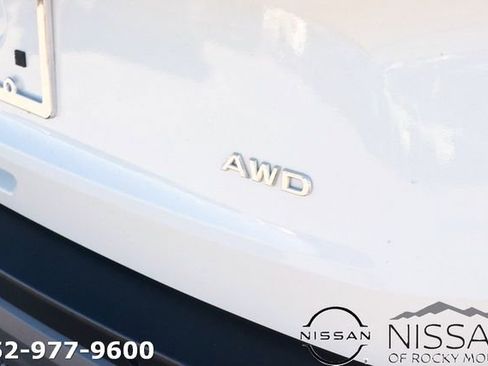 Used 2023 Nissan Rogue S image 9