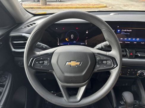 Used 2025 Chevrolet TrailBlazer LT image 39