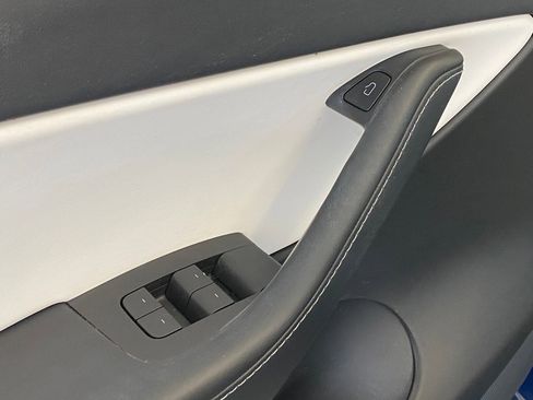 Used 2021 Tesla Model Y Long Range image 11