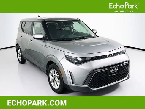 Used 2023 Kia Soul LX w/ Option Group 015 FWD image 1