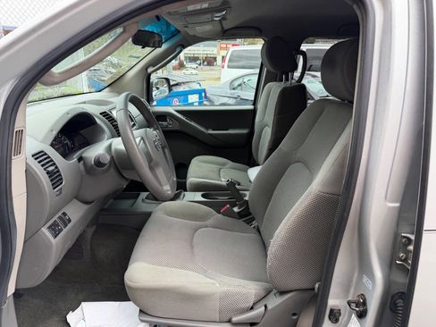 Used 2005 Nissan Frontier SE w/ (P01) Power Pkg AWD/4WD image 6