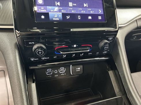 Used 2023 Jeep Grand Cherokee Laredo AWD/4WD image 16