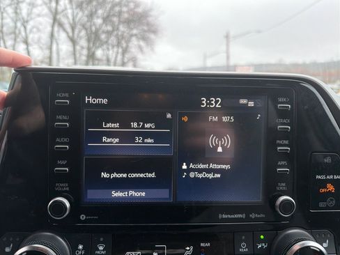 Used 2022 Toyota Highlander XLE image 29