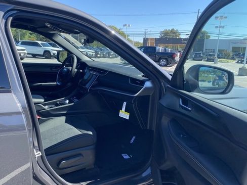 New 2025 Jeep Grand Cherokee L Laredo w/ Luxury Tech Group I image 27