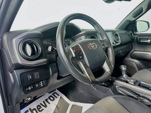 Used 2020 Toyota Tacoma TRD Sport w/ Technology Package AWD/4WD image 9