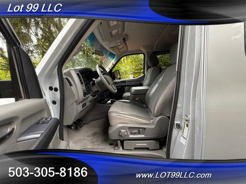 Used 2021 Nissan NV 3500 SV image 31