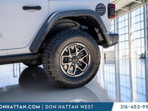 Used 2024 Jeep Wrangler Unlimited Rubicon AWD/4WD image 38