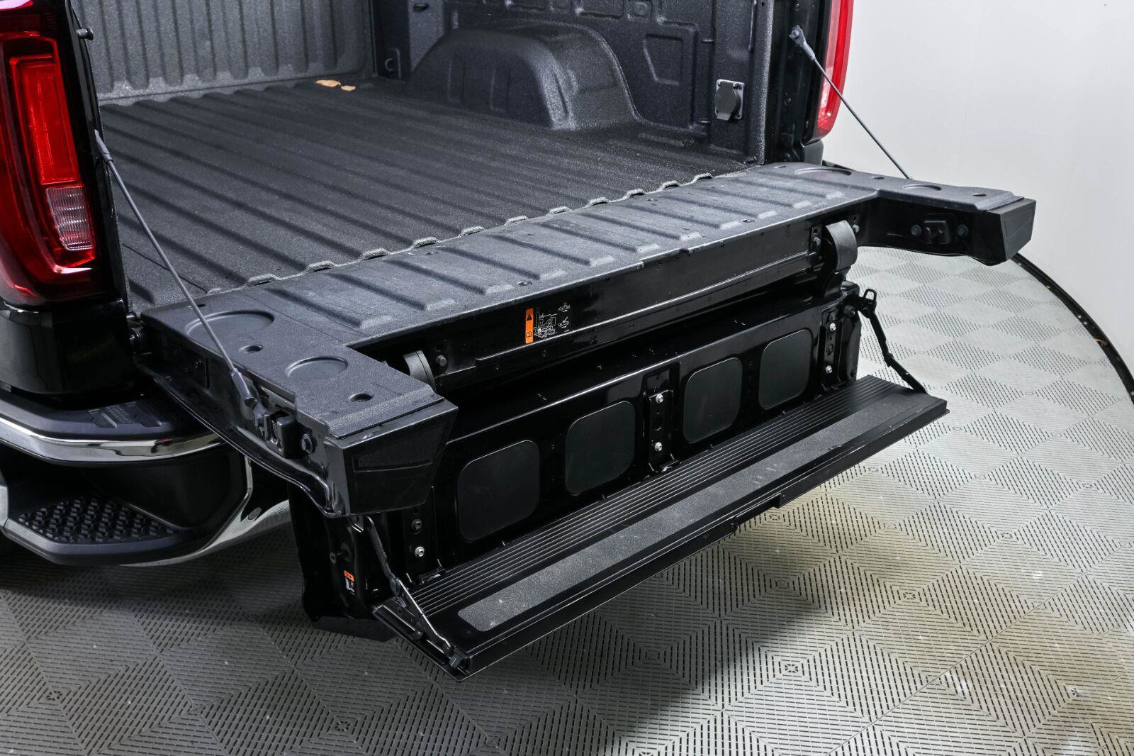 Used 2025 GMC Sierra 1500 SLT RWD image 28