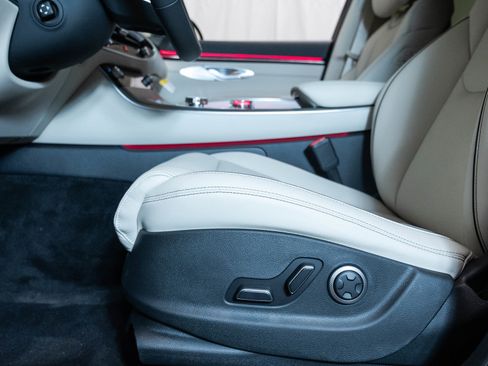 Used 2026 Genesis GV70 2.5T Advanced image 17