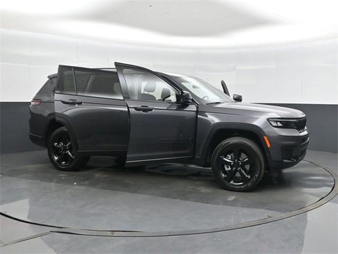 New 2025 Jeep Grand Cherokee L Altitude image 52