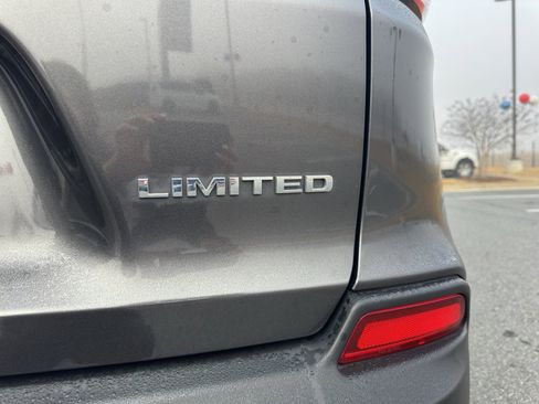 Used 2021 Jeep Cherokee Limited image 10