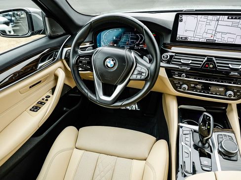 Used 2021 BMW 530i 530i w/ Premium Package image 14