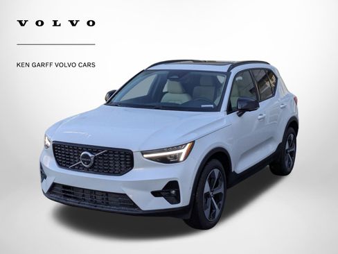 New 2026 Volvo XC40 B5 Plus w/ Climate Package image 8
