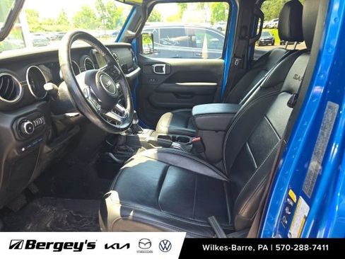 Used 2022 Jeep Wrangler Unlimited Sahara w/ Cold Weather Group AWD/4WD image 5