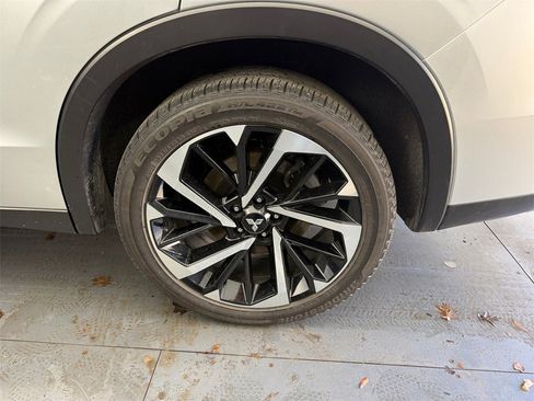 Used 2024 Mitsubishi Outlander SE image 36