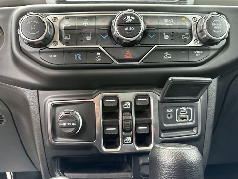 Certified 2023 Jeep Wrangler Unlimited w/ Cold Weather Group AWD/4WD image 19