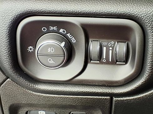 Used 2020 RAM 1500 Laramie AWD/4WD image 15
