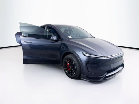 Used 2026 Tesla Model Y 2WD image 32