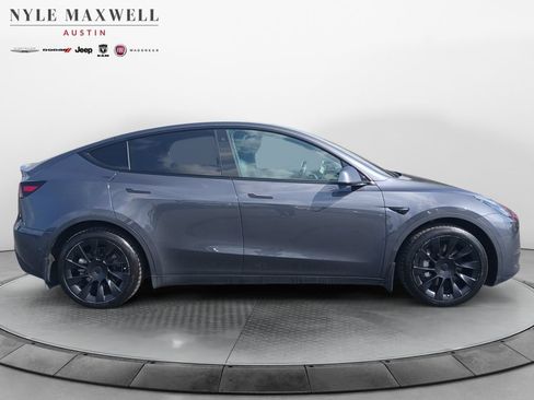 Used 2021 Tesla Model Y Long Range AWD/4WD image 17