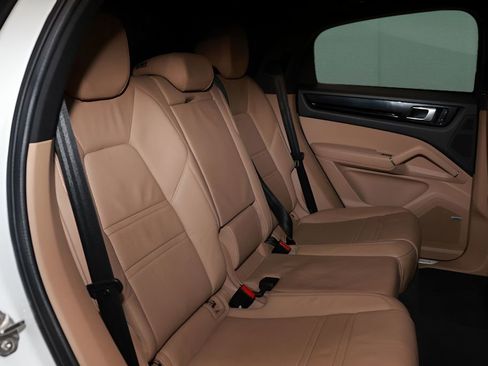 Used 2021 Porsche Cayenne S w/ Premium Package Plus image 14