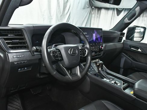 Used 2024 Lexus GX 550 w/ Accessory Package (Z1) AWD/4WD image 19