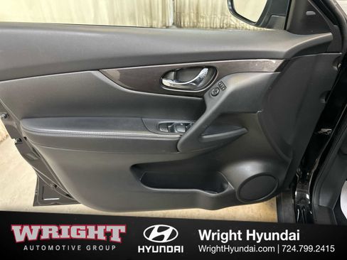 Used 2019 Nissan Rogue S w/ Special Edition Package image 9