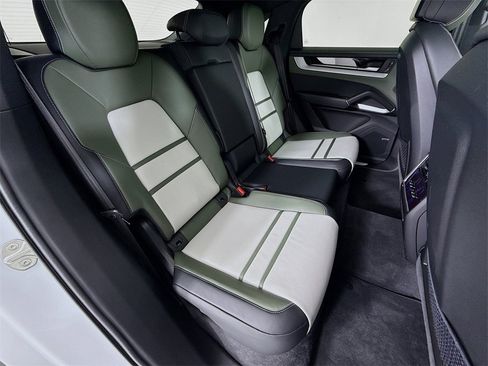 New 2025 Porsche Cayenne Coupe image 29