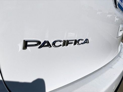 New 2026 Chrysler Pacifica Select image 16