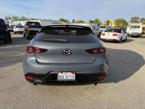 Used 2021 MAZDA MAZDA3 Hatchback w/Premium Plus Pkg image 4