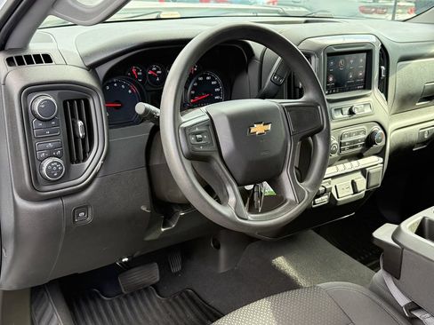 Used 2021 Chevrolet Silverado 2500 Custom w/ Custom Value Package AWD/4WD image 5
