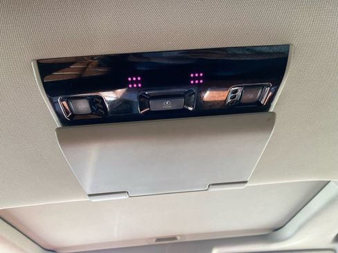 Used 2019 Cadillac Escalade Premium Luxury AWD/4WD image 38