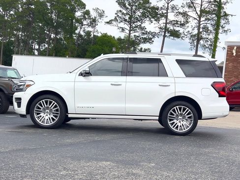 Used 2024 Ford Expedition Platinum AWD/4WD image 2