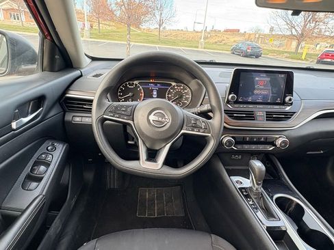 Used 2024 Nissan Altima 2.5 SV image 20