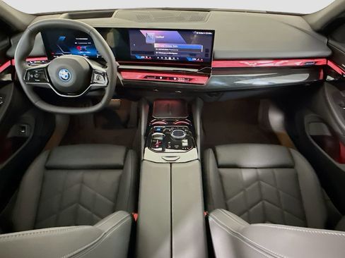 Used 2025 BMW i5 eDrive40i w/ Premium Package RWD image 13