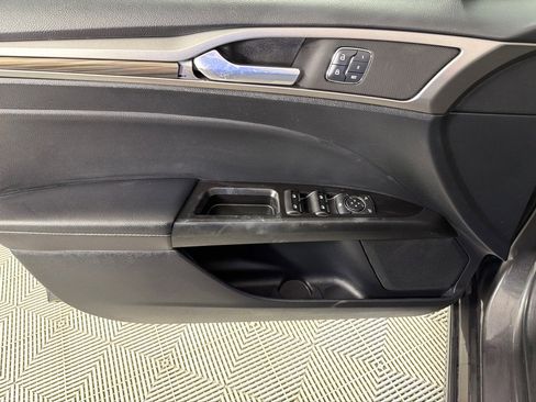 Used 2018 Ford Fusion SE image 10