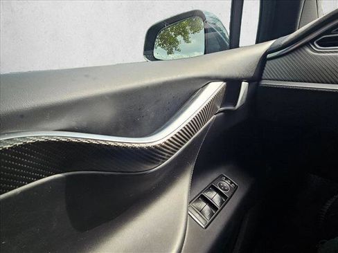 Used 2017 Tesla Model X 75D image 21