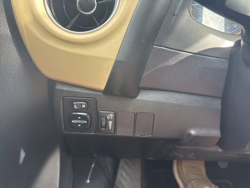 Used 2018 Toyota Corolla LE w/ Carpet Mat Package (TMS) FWD image 24
