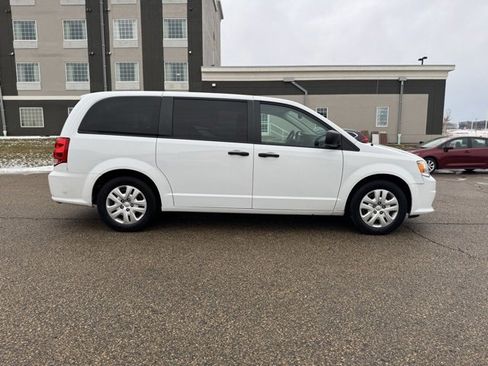 Used 2019 Dodge Grand Caravan SE w/ UConnect Hands-Free Group image 12