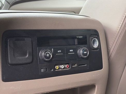 Used 2016 Chevrolet Suburban LT image 16