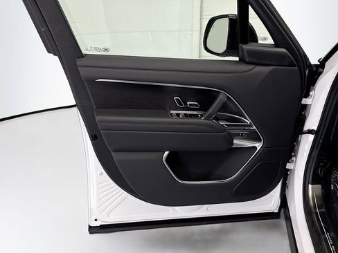 New 2026 Land Rover Range Rover Long Wheelbase SE AWD/4WD image 24