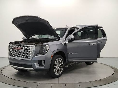 Used 2021 GMC Yukon Denali w/ Denali Premium Package AWD/4WD image 11