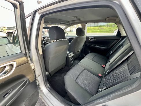 Used 2019 Nissan Sentra SV w/ Special Edition Package FWD image 10