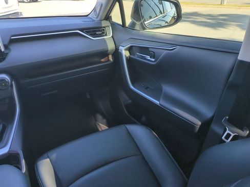 Used 2020 Toyota RAV4 Limited image 15