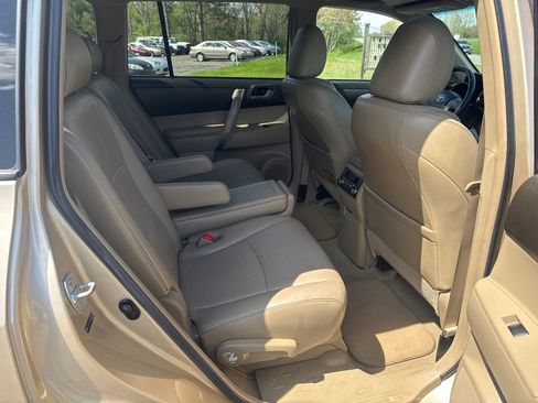 Used 2010 Toyota Highlander SE image 22