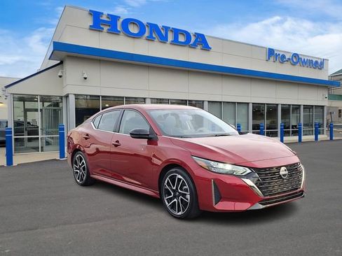 Used 2025 Nissan Sentra SR image 3