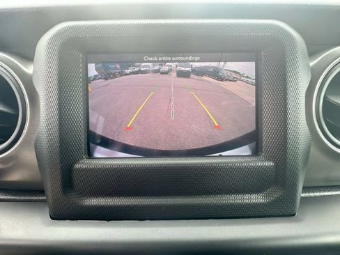 Used 2022 Jeep Wrangler Unlimited Sport AWD/4WD image 19