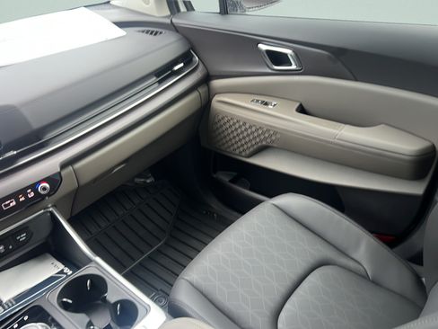 New 2026 Kia Carnival EX FWD image 14