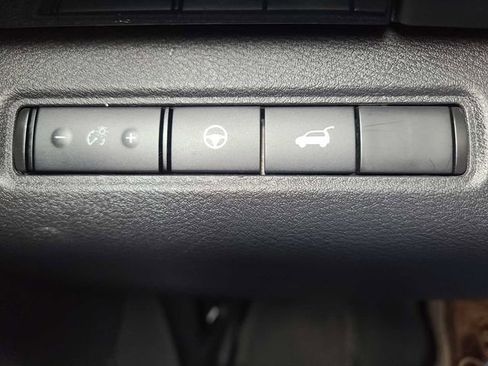 Used 2022 Nissan Pathfinder SV w/ SV Premium Package image 28