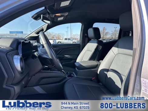 Used 2025 Chevrolet Colorado LT w/ LT Convenience Package image 11