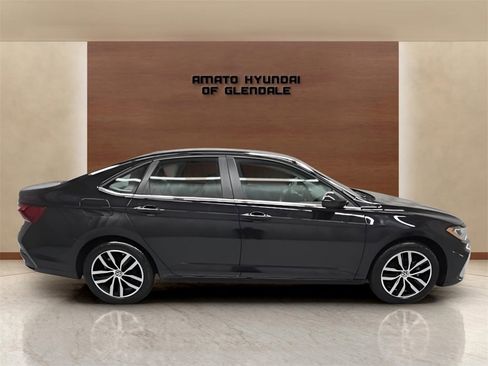 Used 2025 Volkswagen Jetta SE image 7